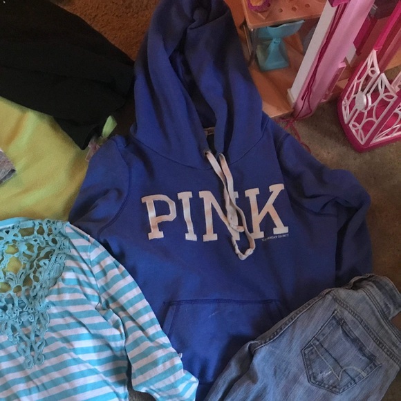 Vs pink hooded pull over - Picture 2 of 2